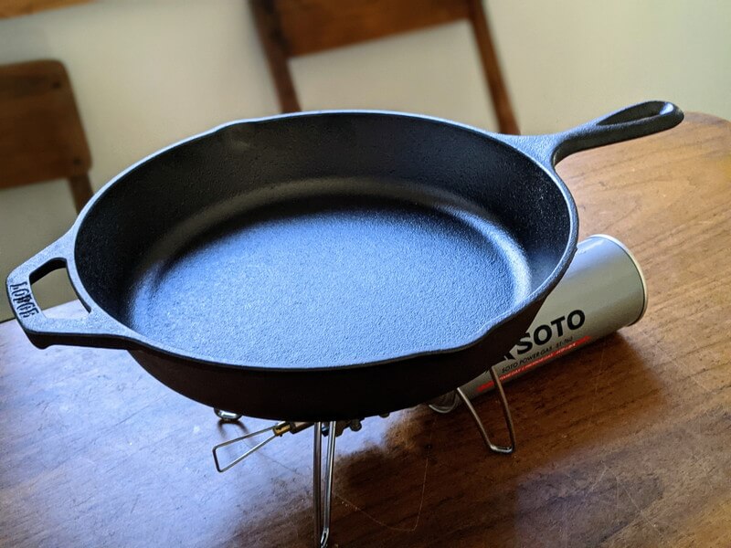 100年使える一生モノ ロッジのスキレットを徹底解説 おすすめサイズ一覧や他社スキレットとの比較も ベランダ飯