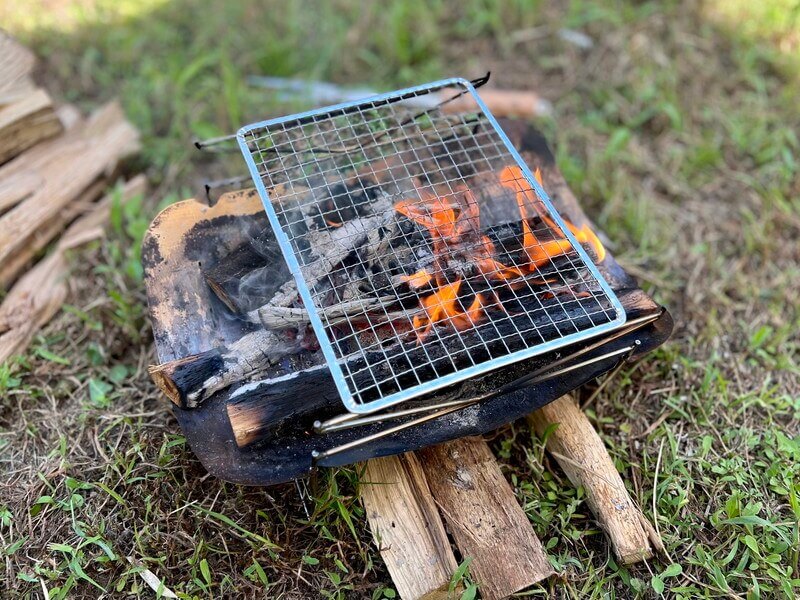 大幅値下げ Snow Peak 焚火台Mスターターセット と 焼き網・炭床 