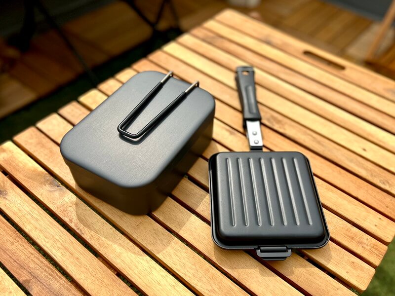 ニトリの黒メスティンとニトリのホットサンドメーカー、引き