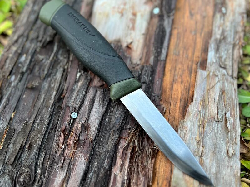 モーラナイフ‗薪の上‗ナイフのみ