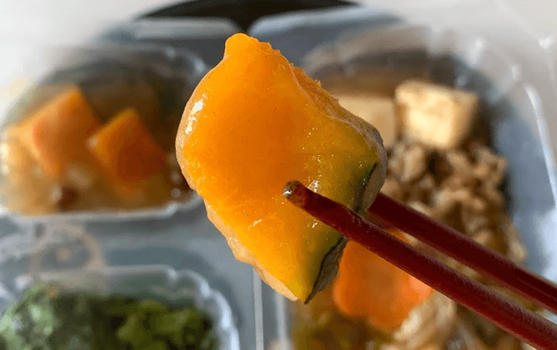 トオカツフーズおまかせ健康三彩、かぼちゃのリンゴソース